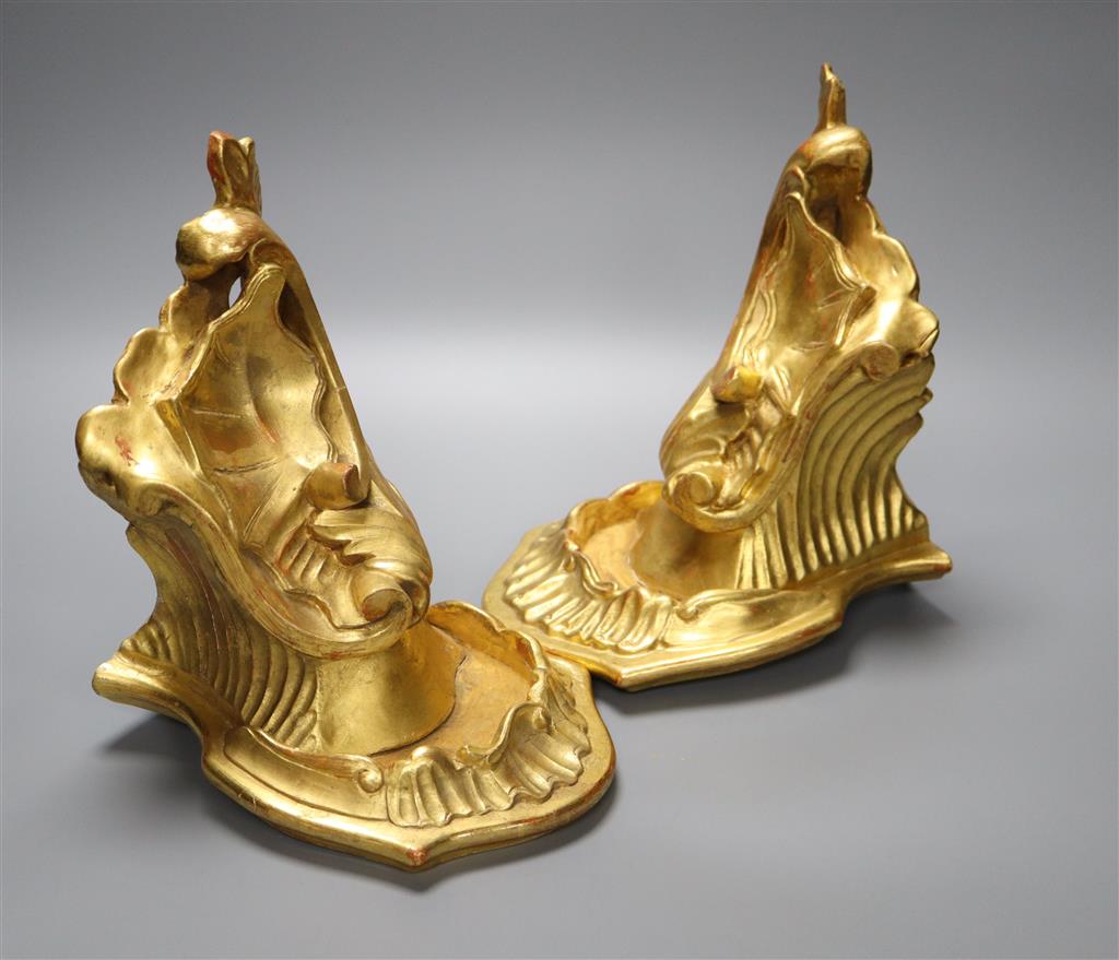 A pair of carved giltwood wall brackets, carved in rococo style, height 23cm